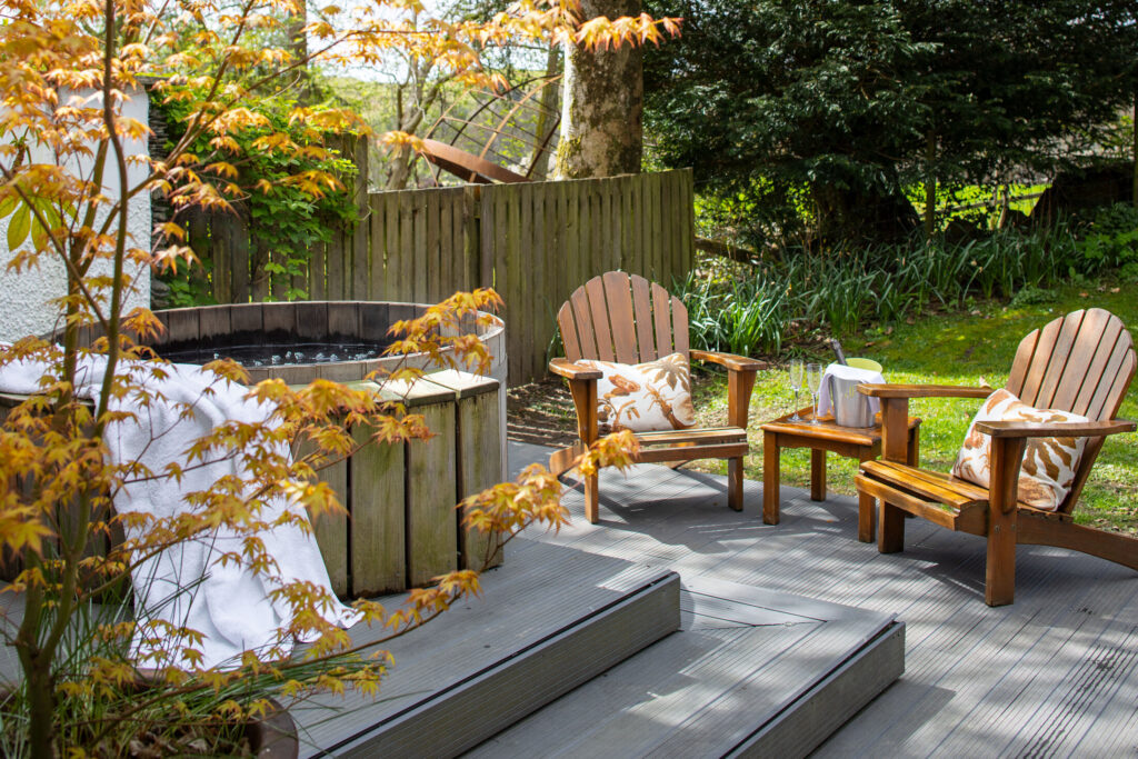 garden suite hot tub area with hot tub and seats